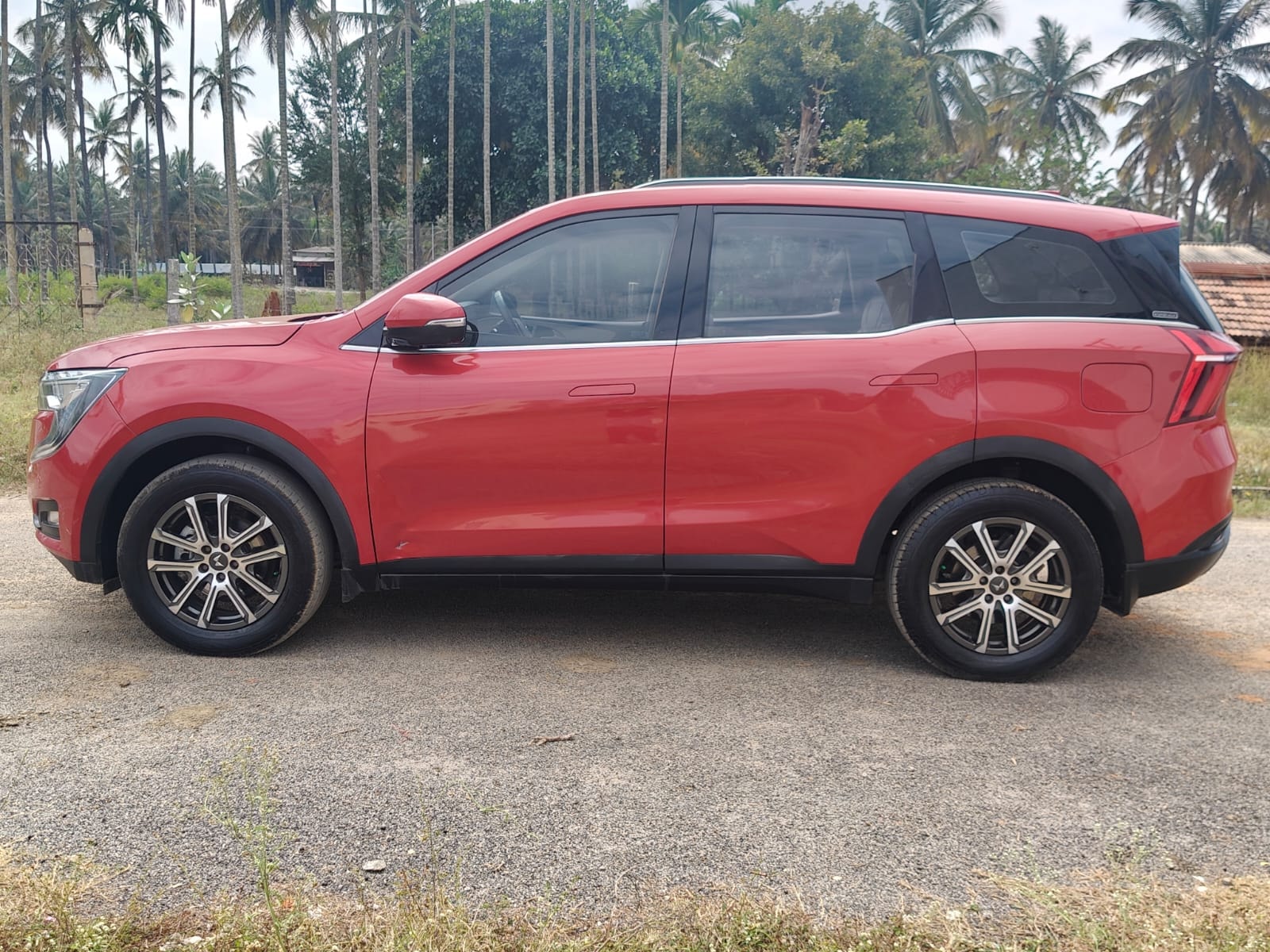 XUV700 image 2 XUV700 image 2