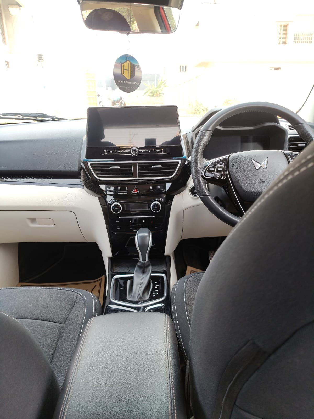 XUV 3XO image 17 XUV 3XO image 17