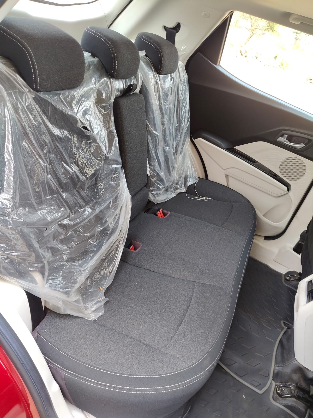 XUV 3XO image 15 XUV 3XO image 15