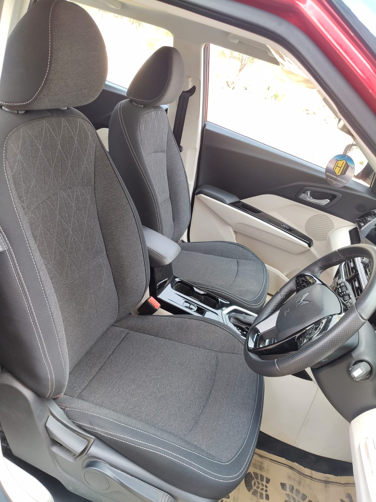 XUV 3XO image 14 XUV 3XO image 14