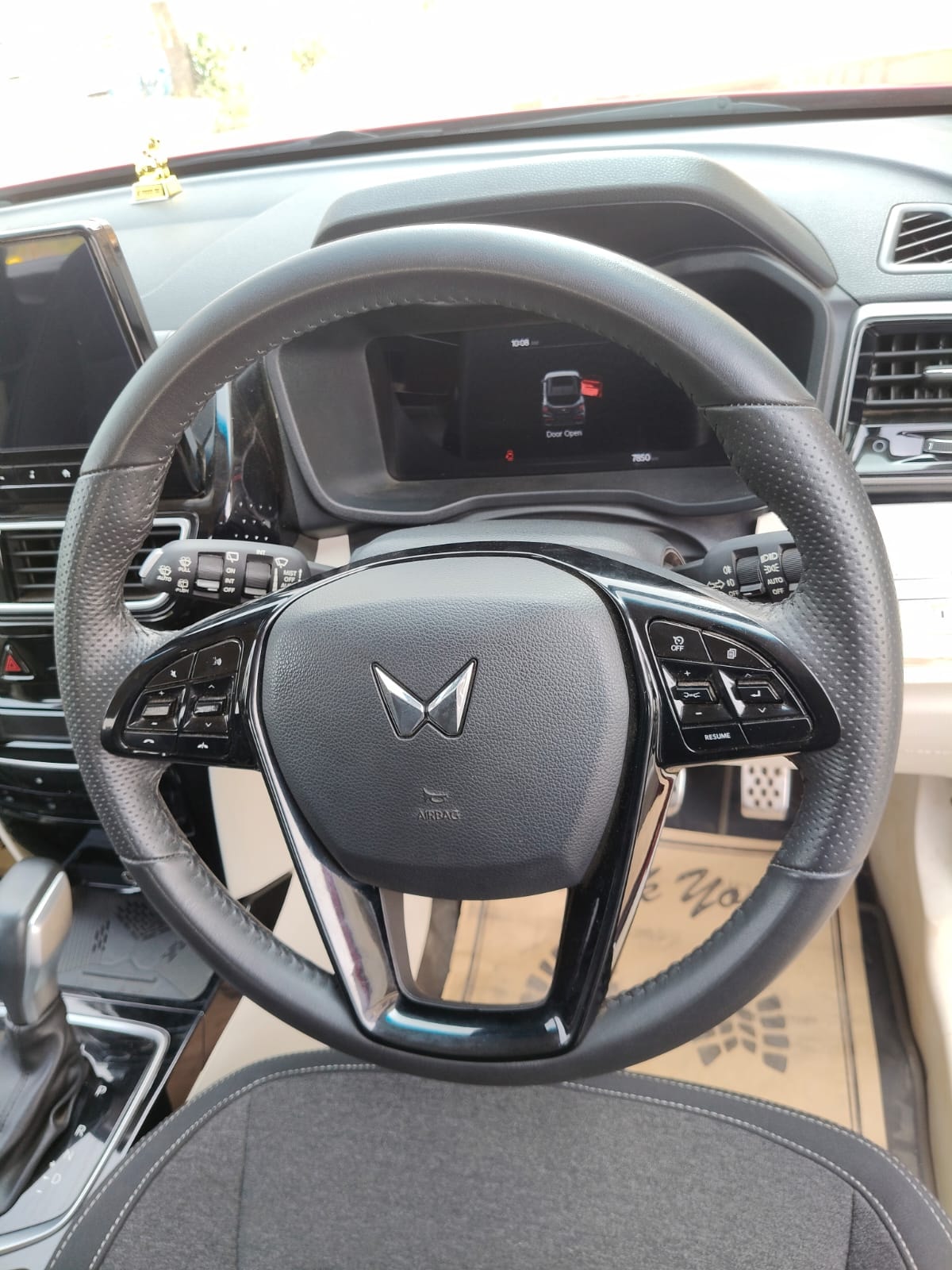 XUV 3XO image 13 XUV 3XO image 13