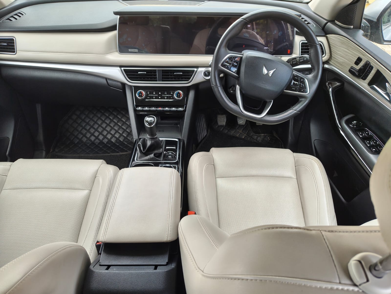 Used 2021 Mahindra XUV700 Used 2021 Mahindra XUV700