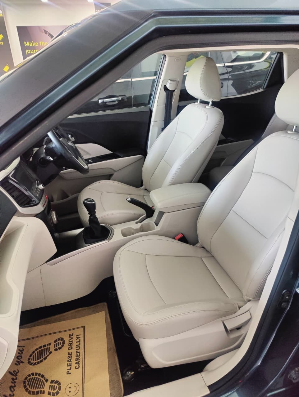 Used 2022 Mahindra XUV300 Used 2022 Mahindra XUV300