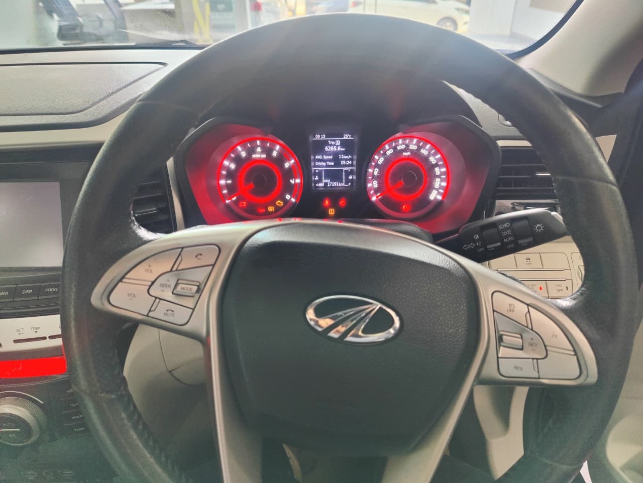 Used 2022 Mahindra XUV300 Used 2022 Mahindra XUV300