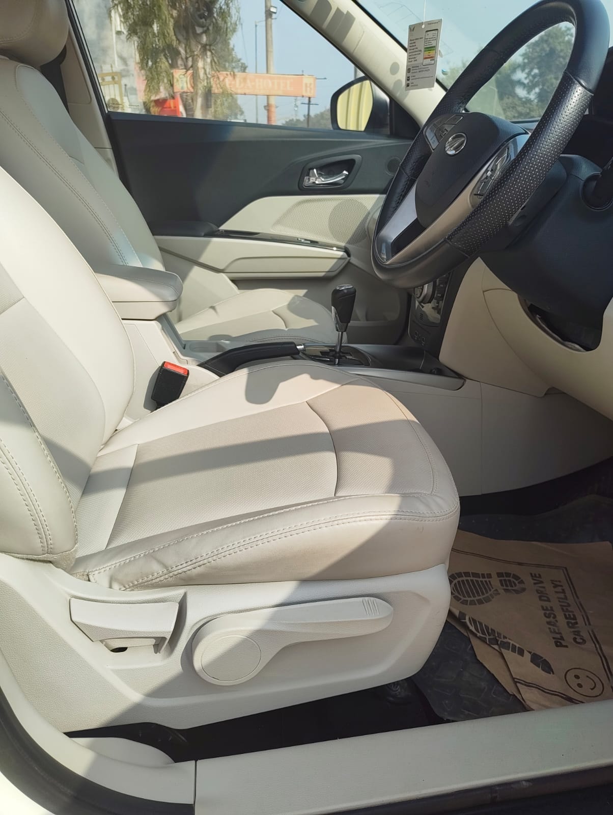 Used 2022 Mahindra XUV300 Used 2022 Mahindra XUV300