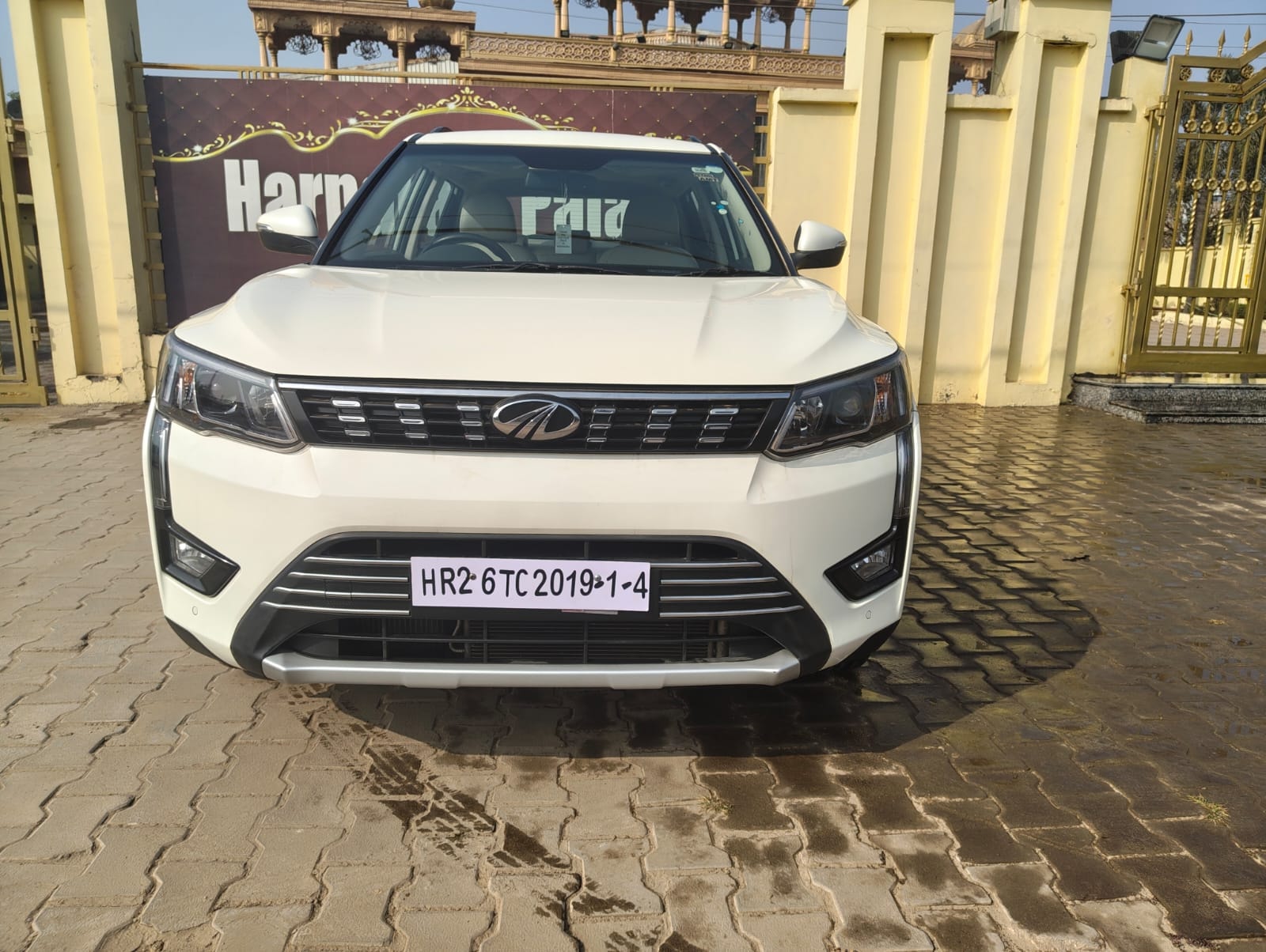 Used 2022 Mahindra XUV300 Used 2022 Mahindra XUV300