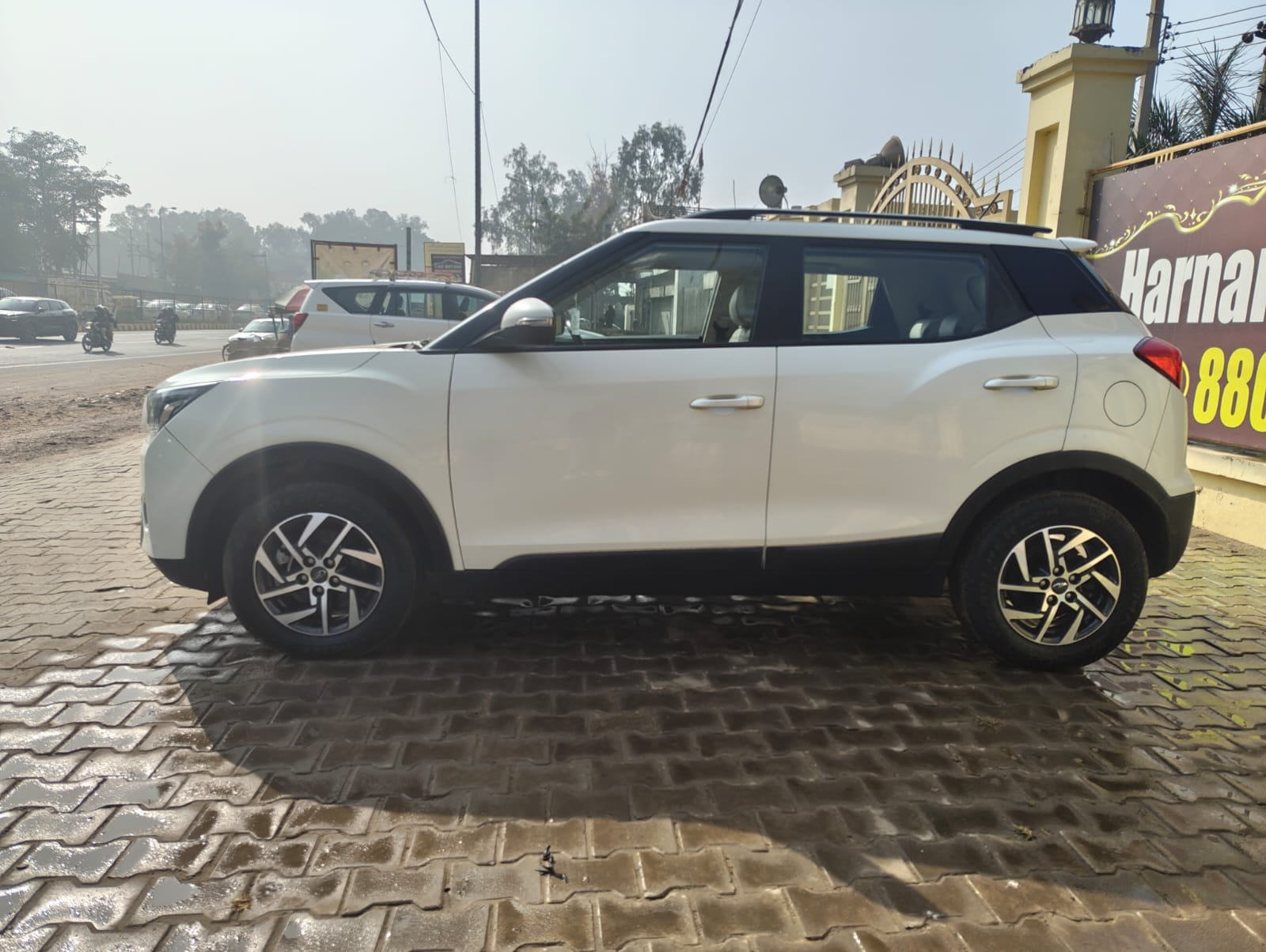 Used 2022 Mahindra XUV300 Used 2022 Mahindra XUV300