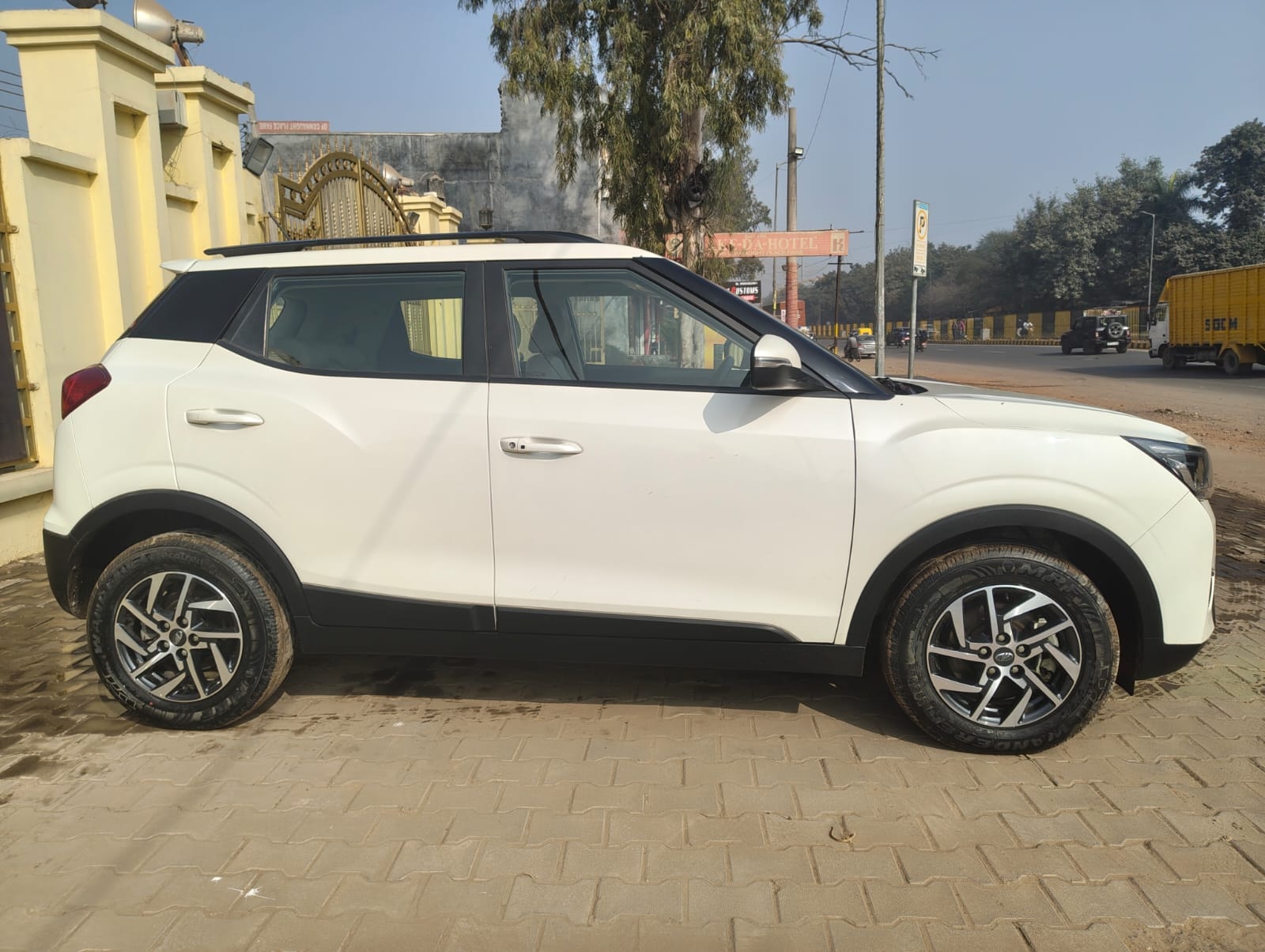 Used 2022 Mahindra XUV300 Used 2022 Mahindra XUV300