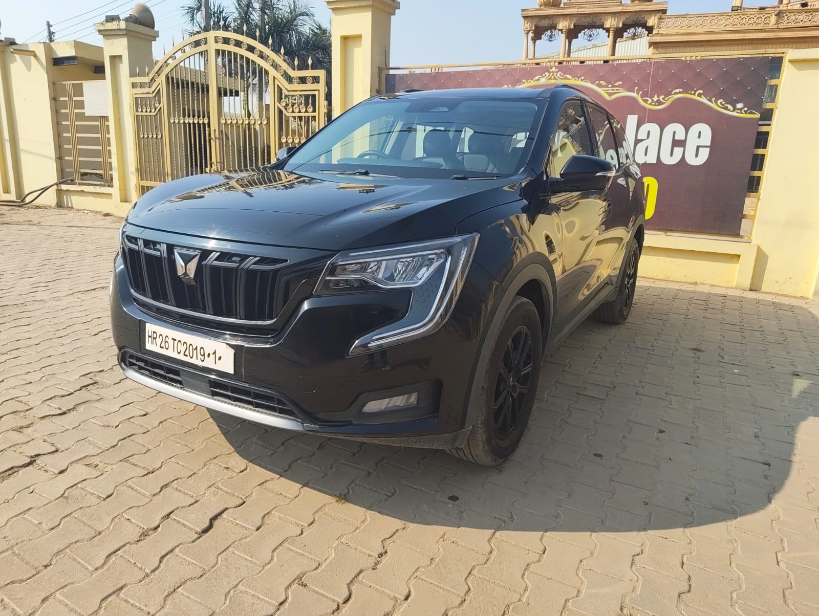 XUV700 image 1 XUV700 image 1