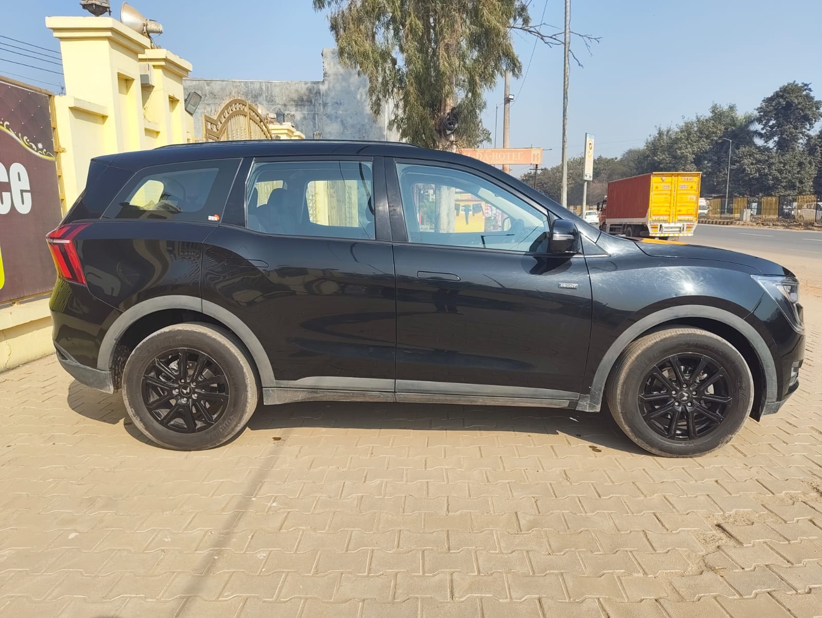 XUV700 image 6 XUV700 image 6