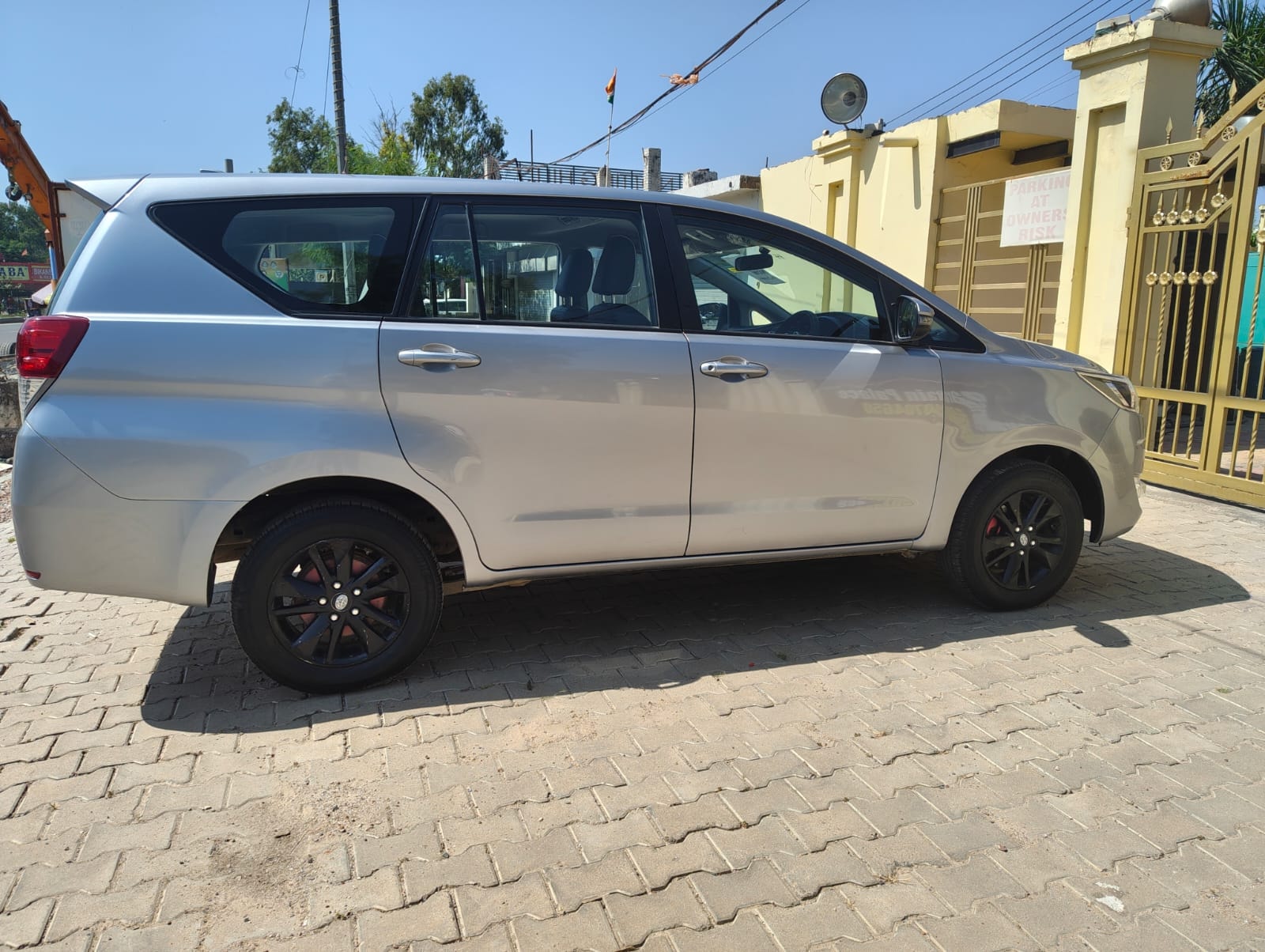 Innova Crysta image 6 Innova Crysta image 6