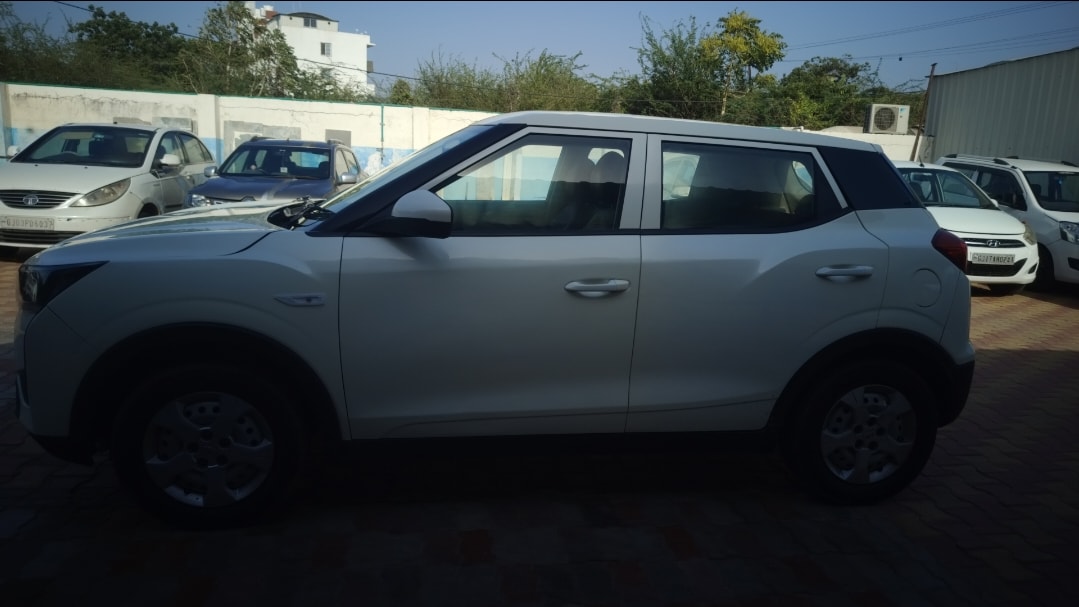 XUV300 image 2 XUV300 image 2