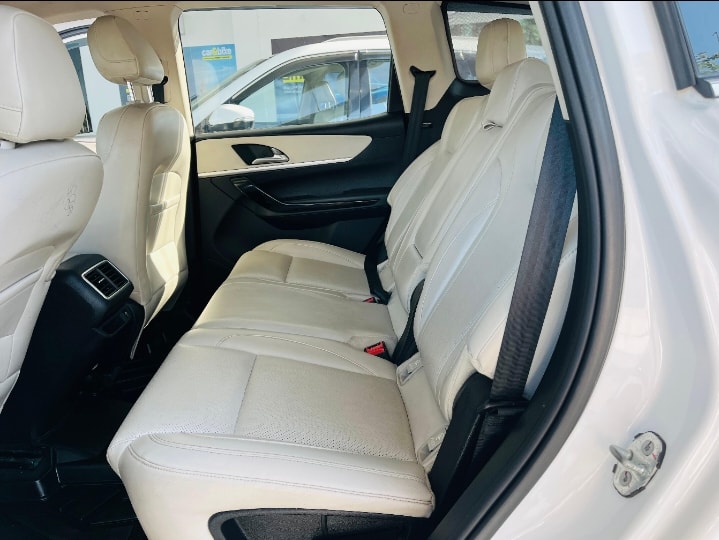 XUV700 image 17 XUV700 image 17