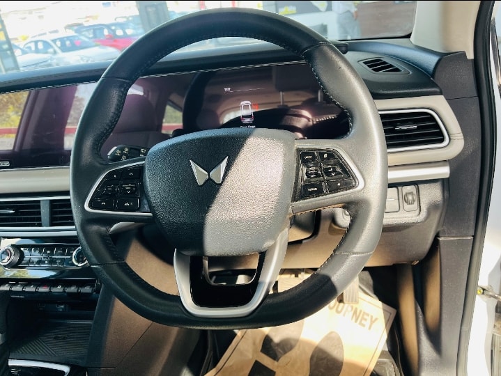 XUV700 image 13 XUV700 image 13