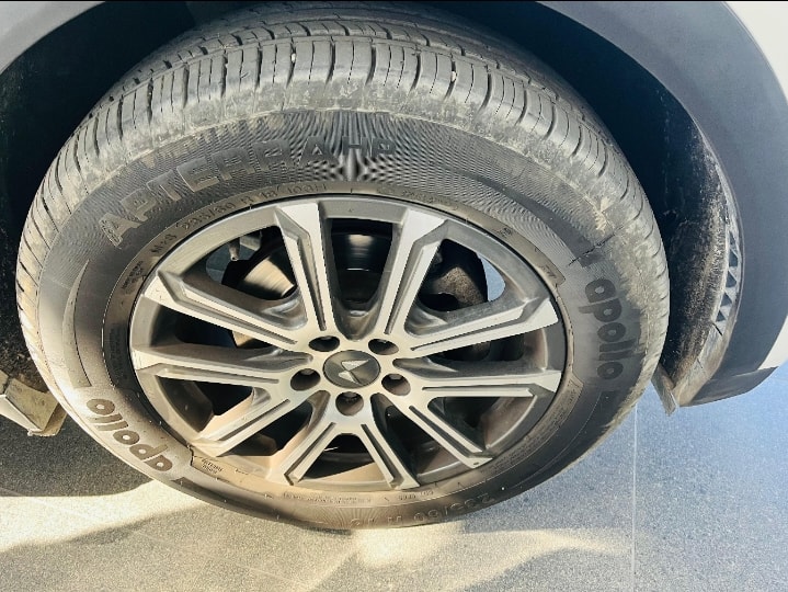 XUV700 image 9 XUV700 image 9