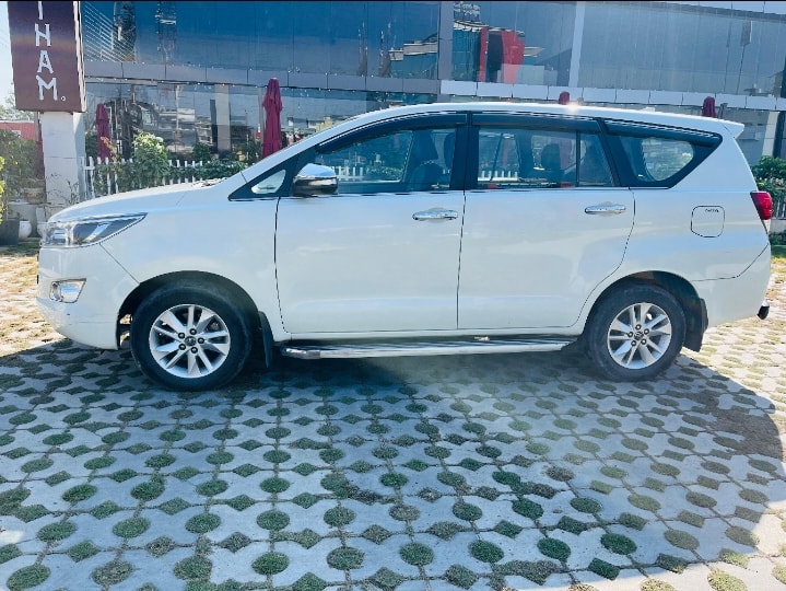 Innova Crysta image 2 Innova Crysta image 2