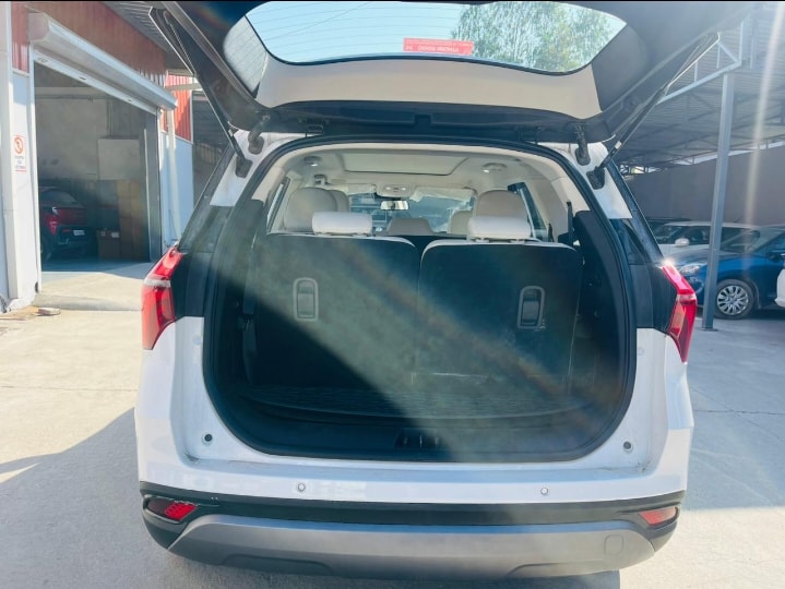 XUV700 image 11 XUV700 image 11