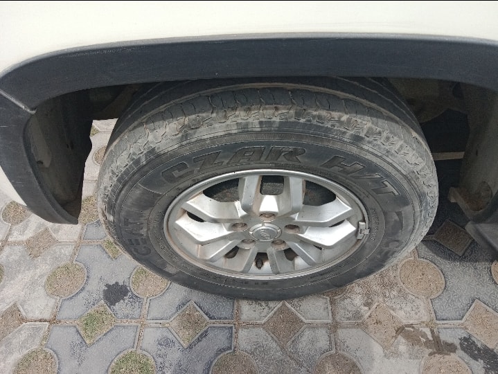 TUV300 image 9 TUV300 image 9