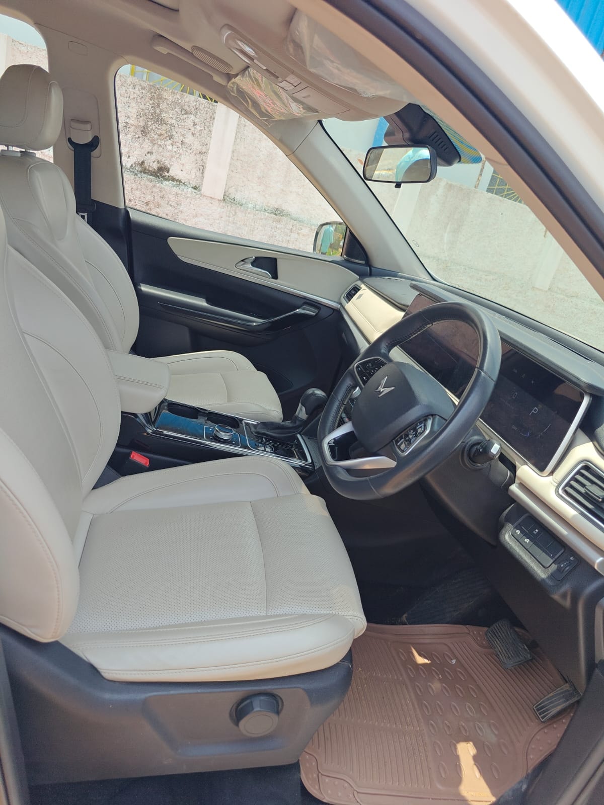 Used 2023 Mahindra XUV700 Used 2023 Mahindra XUV700