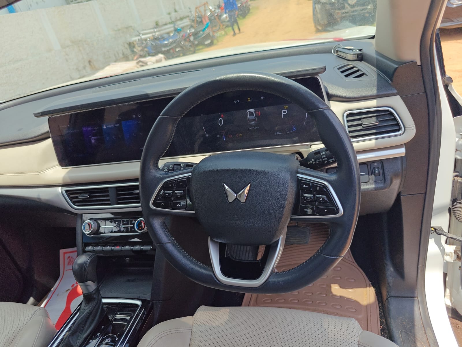 Used 2023 Mahindra XUV700 Used 2023 Mahindra XUV700