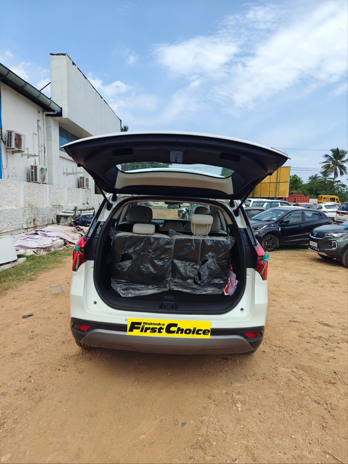 Used 2023 Mahindra XUV700 Used 2023 Mahindra XUV700