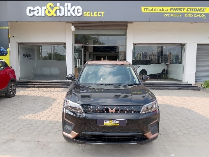 XUV400 image 1 XUV400 image 1