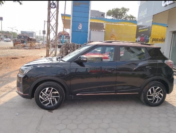 XUV400 image 2 XUV400 image 2