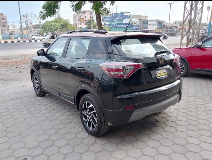 XUV400 image 5 XUV400 image 5