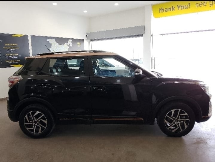 XUV400 image 6 XUV400 image 6