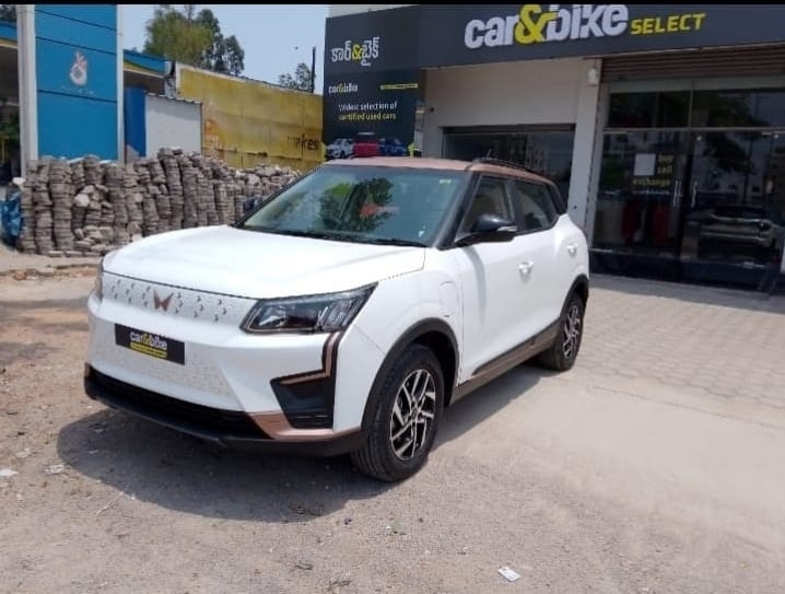 XUV400 image 6 XUV400 image 6