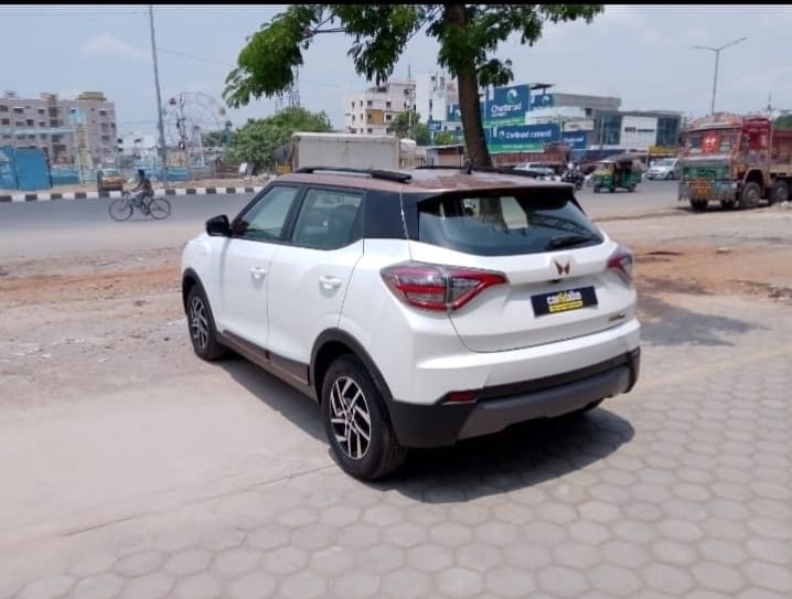 XUV400 image 3 XUV400 image 3