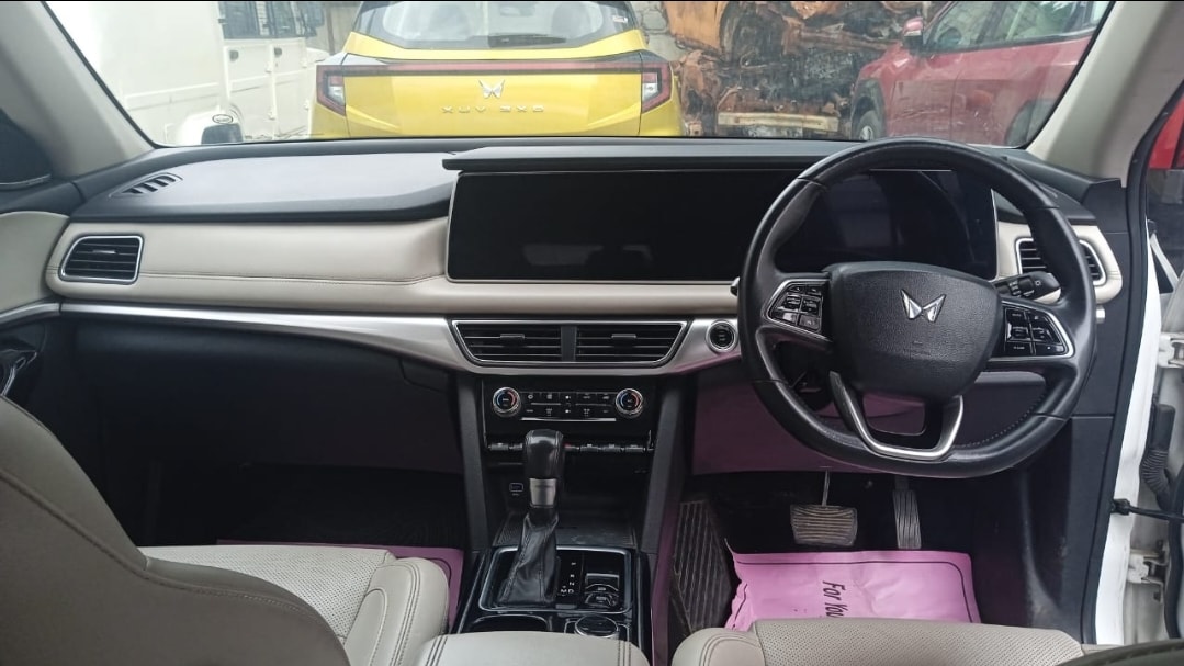 XUV700 image 6 XUV700 image 6