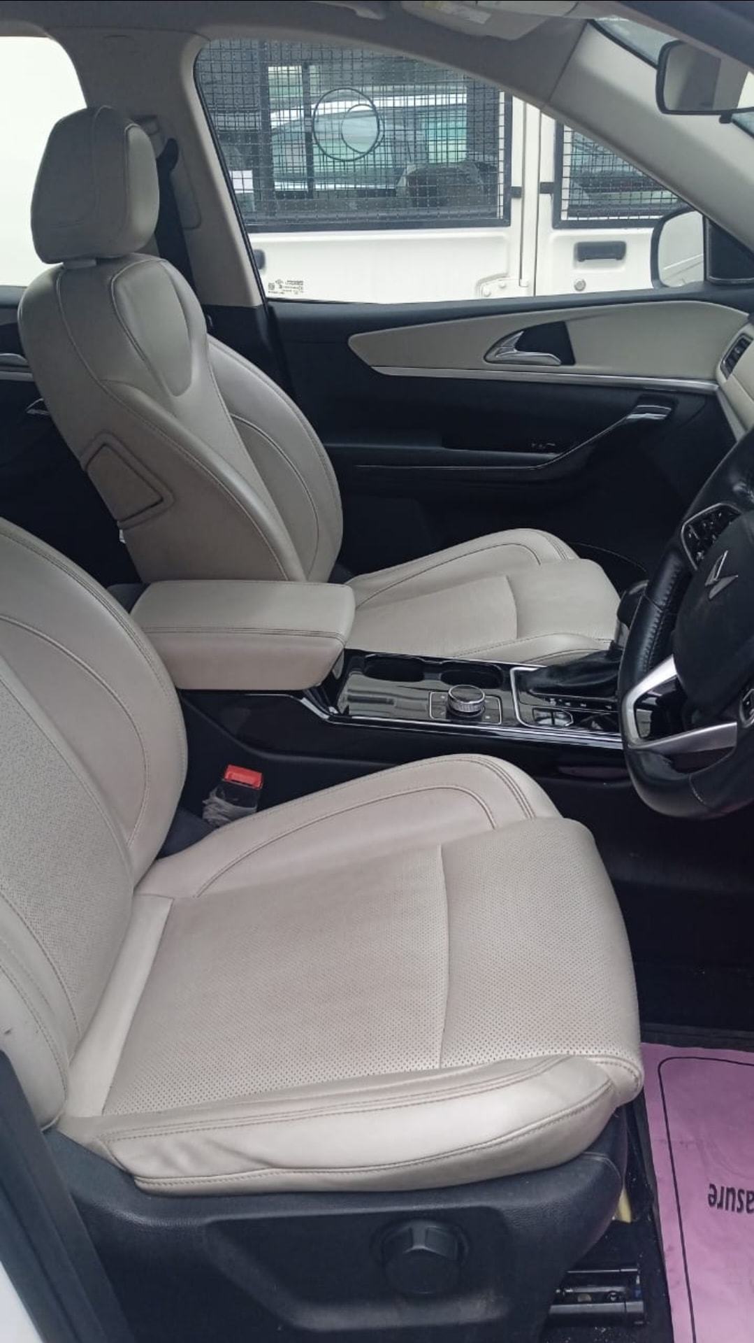 XUV700 image 5 XUV700 image 5