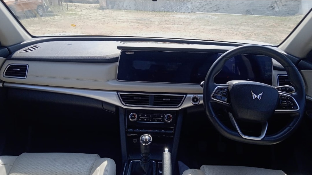 Used 2023 Mahindra XUV700 Used 2023 Mahindra XUV700