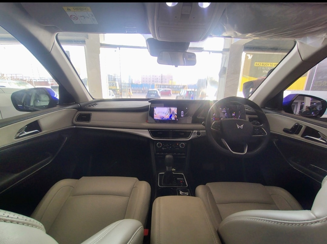 Used 2025 Mahindra XUV700 Used 2025 Mahindra XUV700