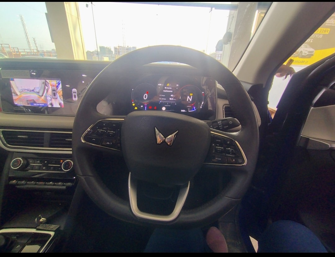 Used 2025 Mahindra XUV700 Used 2025 Mahindra XUV700