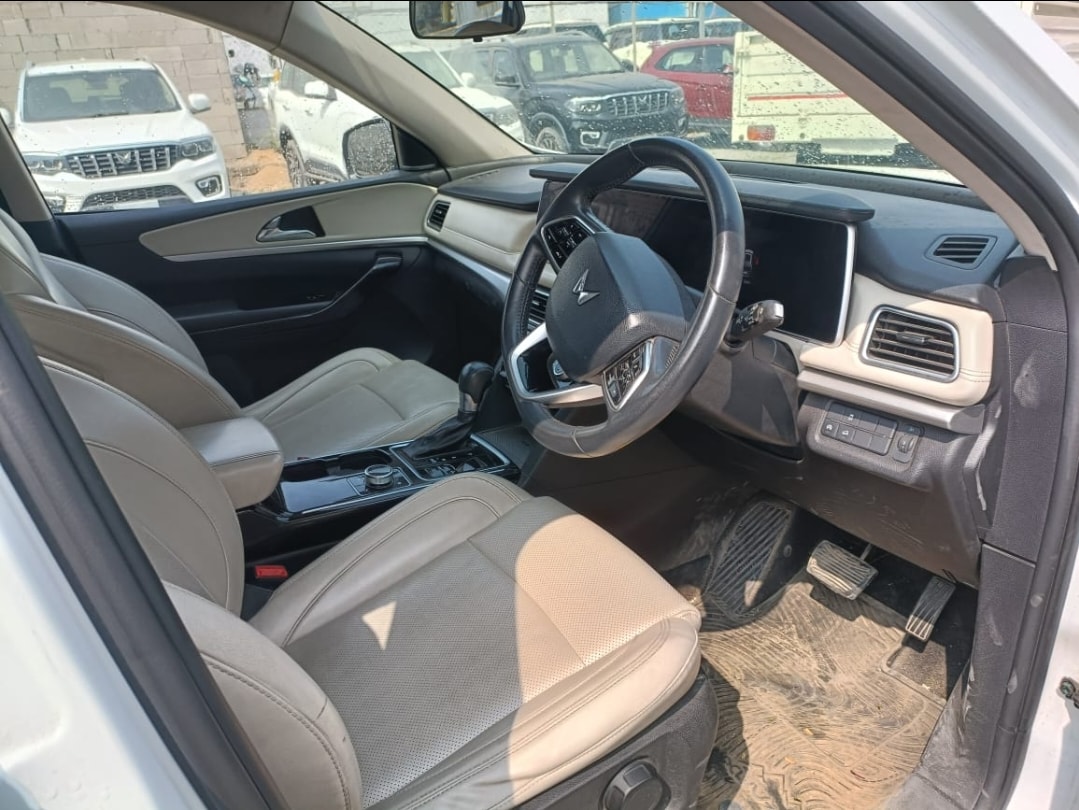 XUV700 image 9 XUV700 image 9