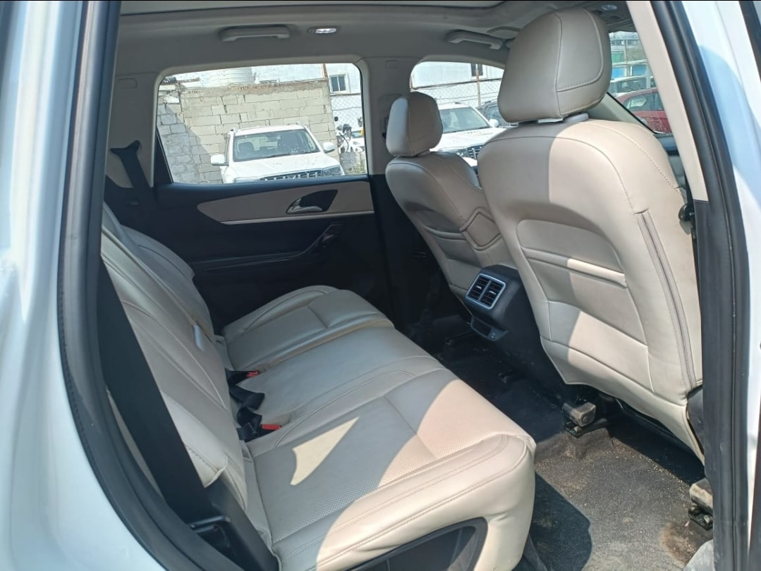 XUV700 image 4 XUV700 image 4