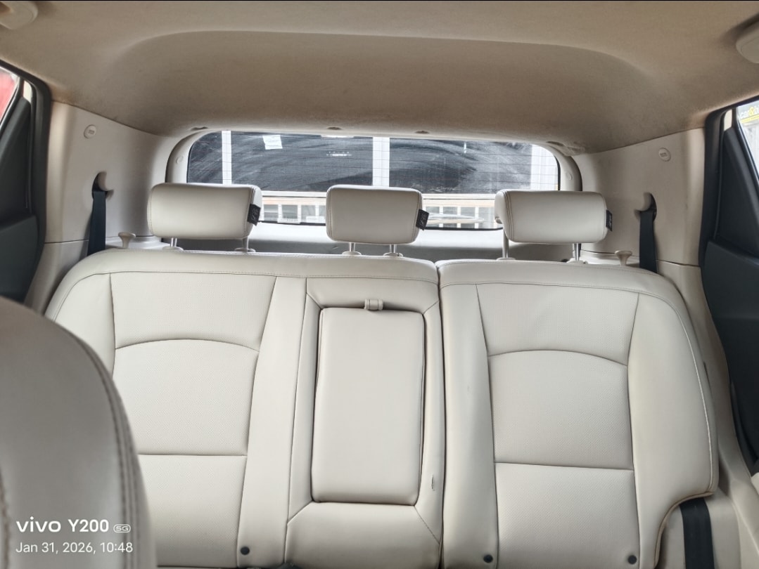 XUV300 image 14 XUV300 image 14