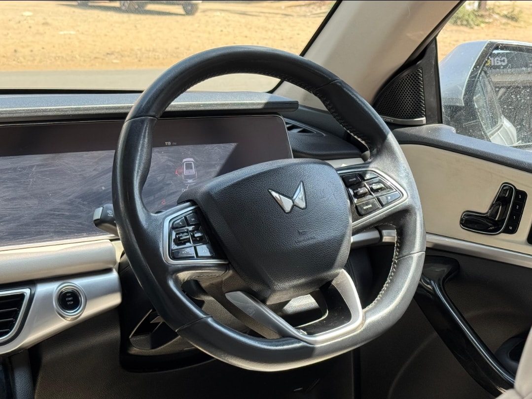 XUV700 image 11 XUV700 image 11