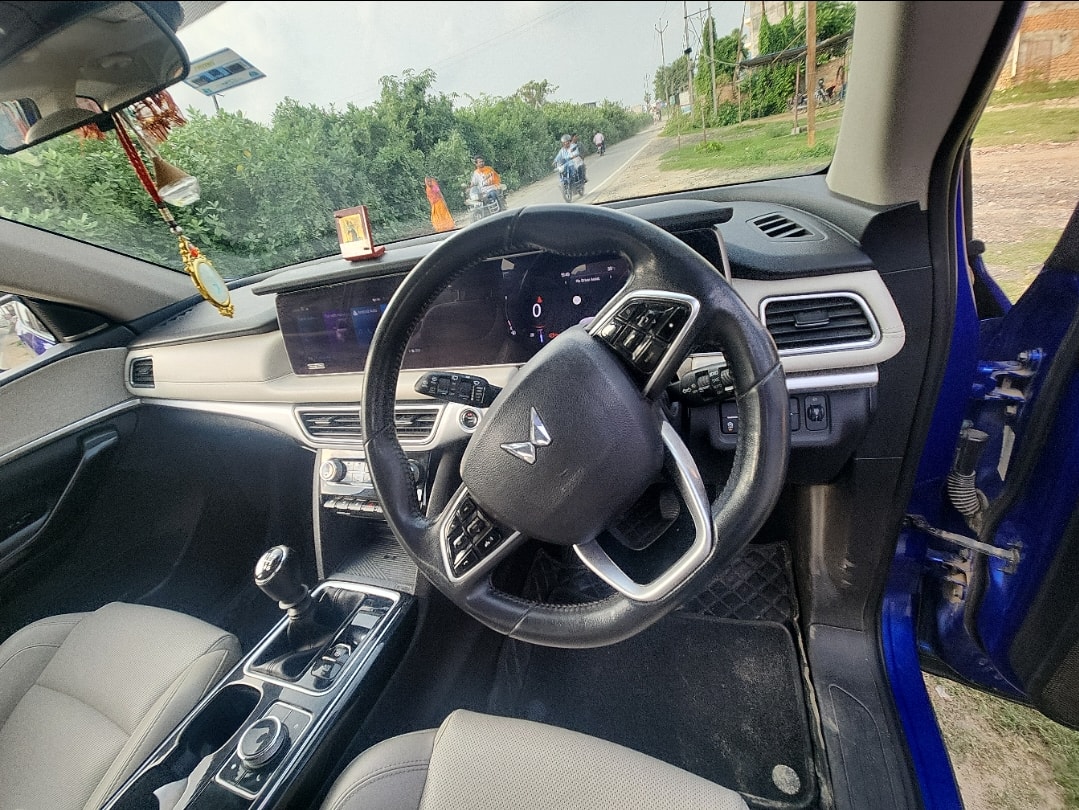 Used 2022 Mahindra XUV700 Used 2022 Mahindra XUV700