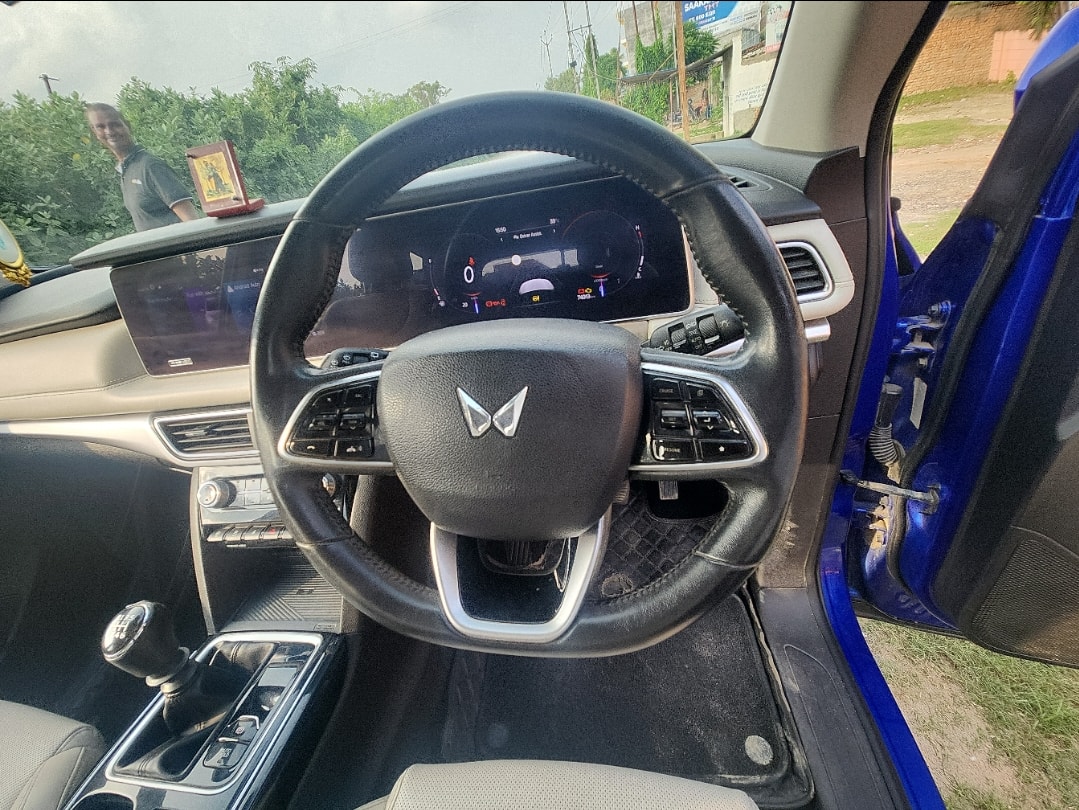 Used 2022 Mahindra XUV700 Used 2022 Mahindra XUV700