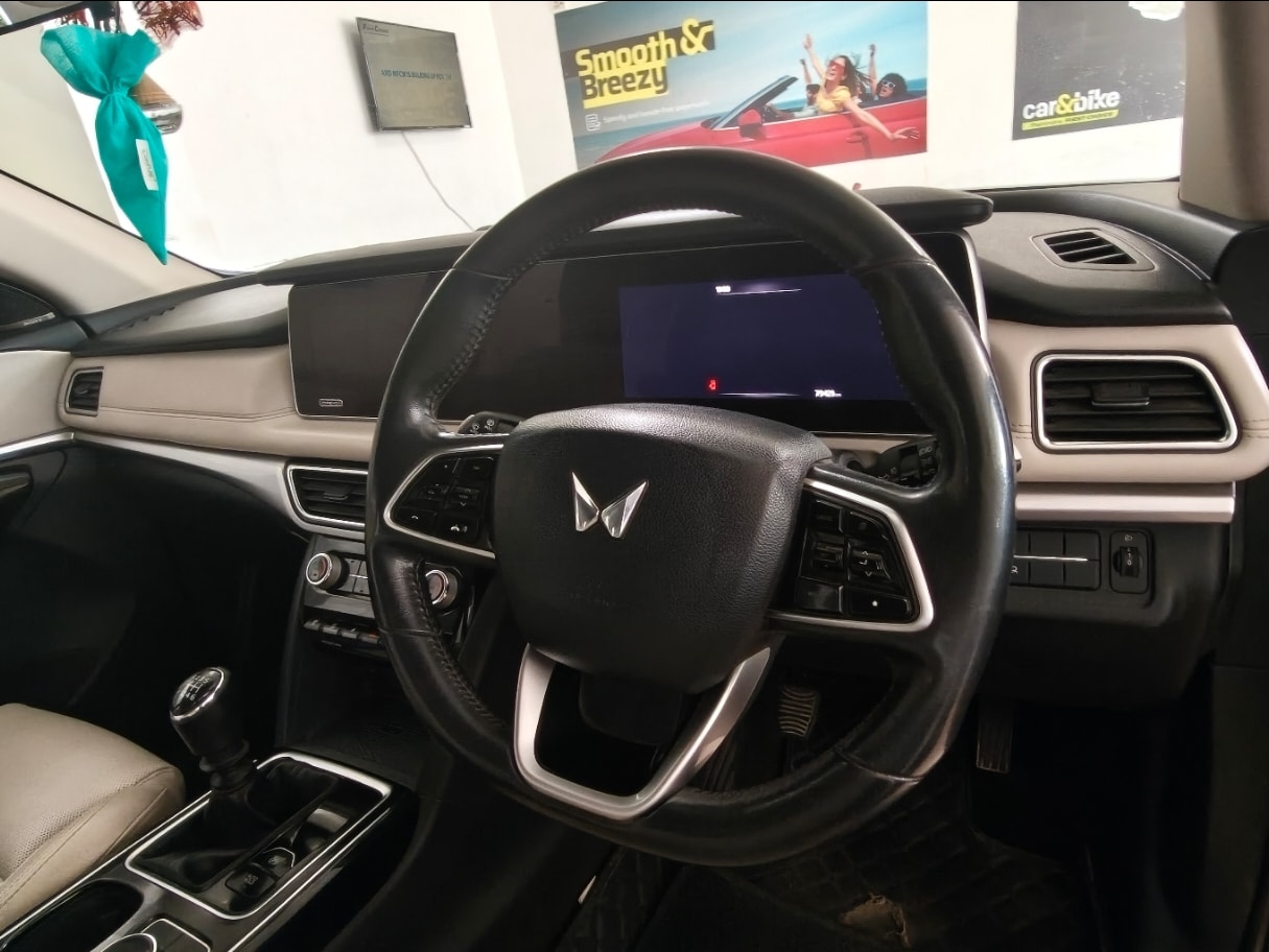Used 2022 Mahindra XUV700 Used 2022 Mahindra XUV700