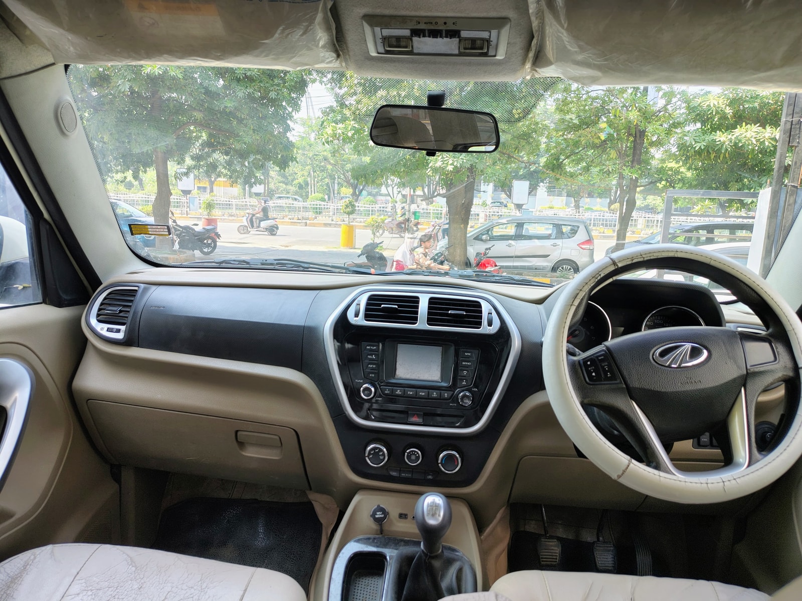 TUV300 image 8 TUV300 image 8