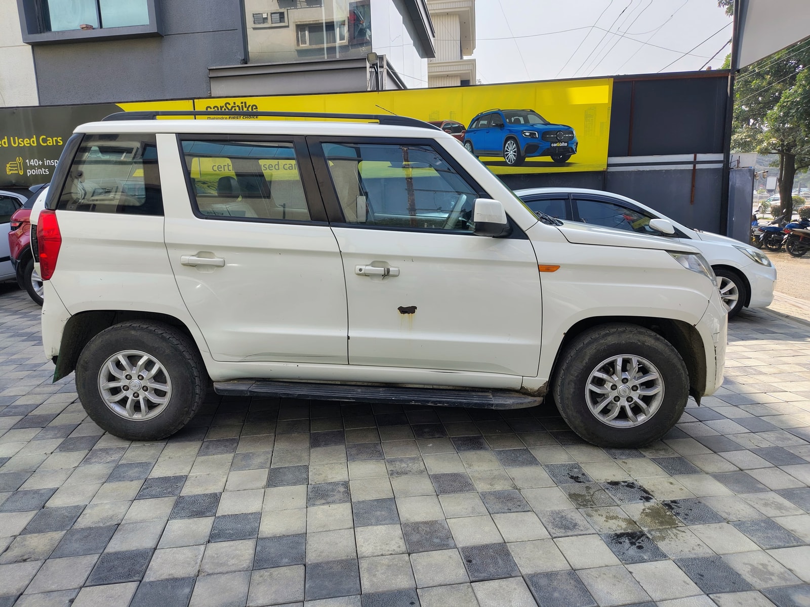 TUV300 image 4 TUV300 image 4