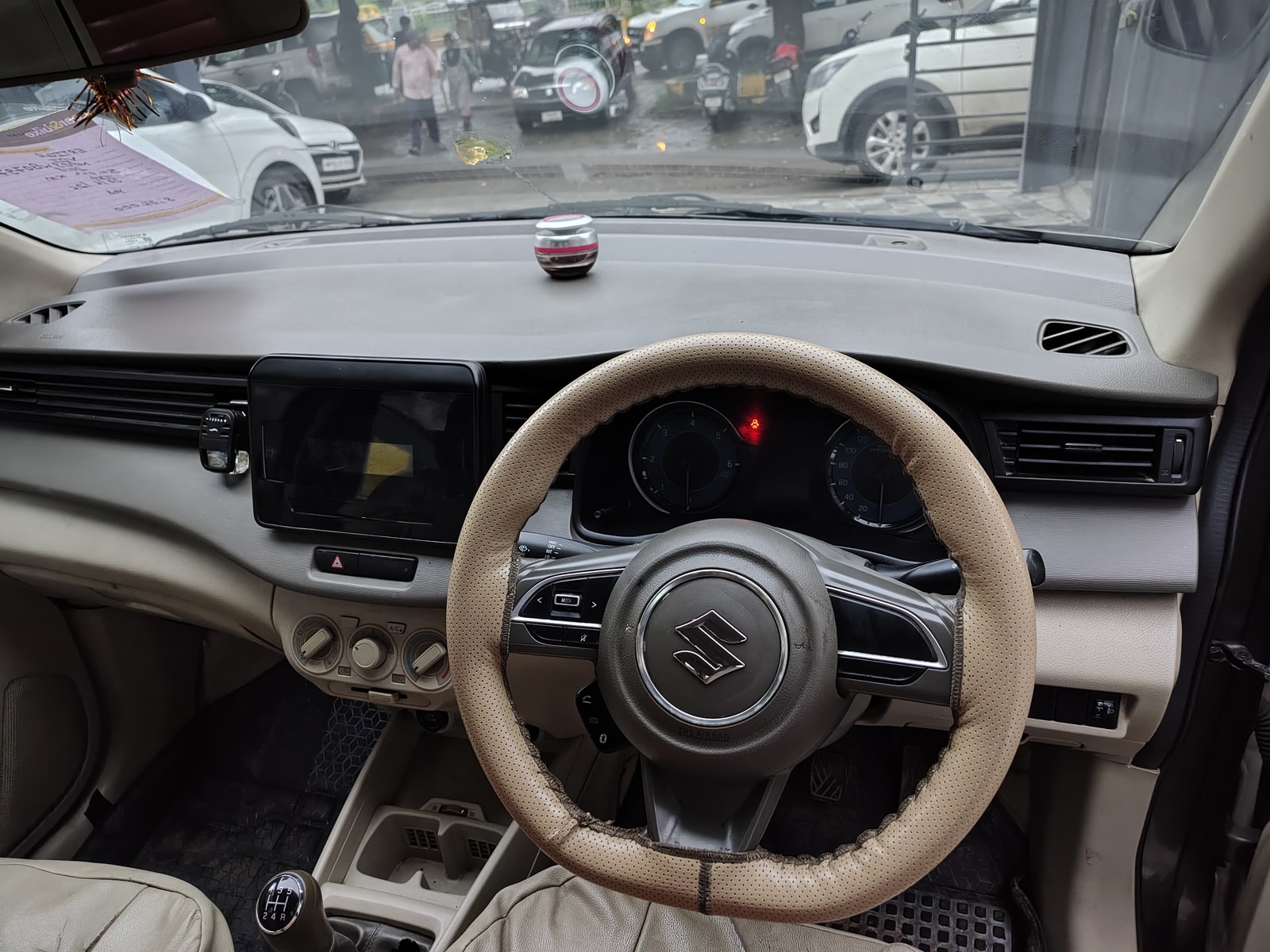 Ertiga image 10 Ertiga image 10