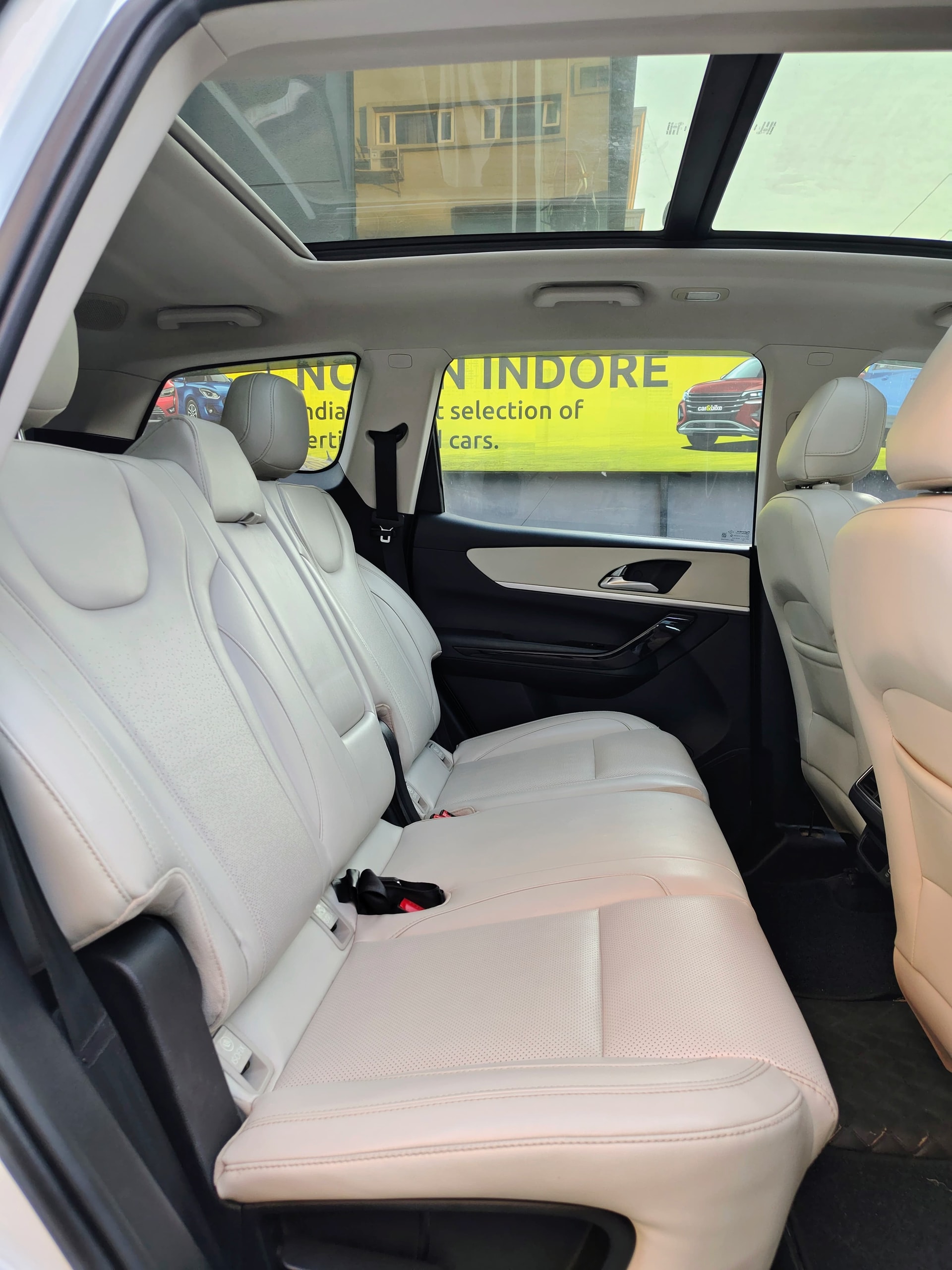 Used 2022 Mahindra XUV700 Used 2022 Mahindra XUV700