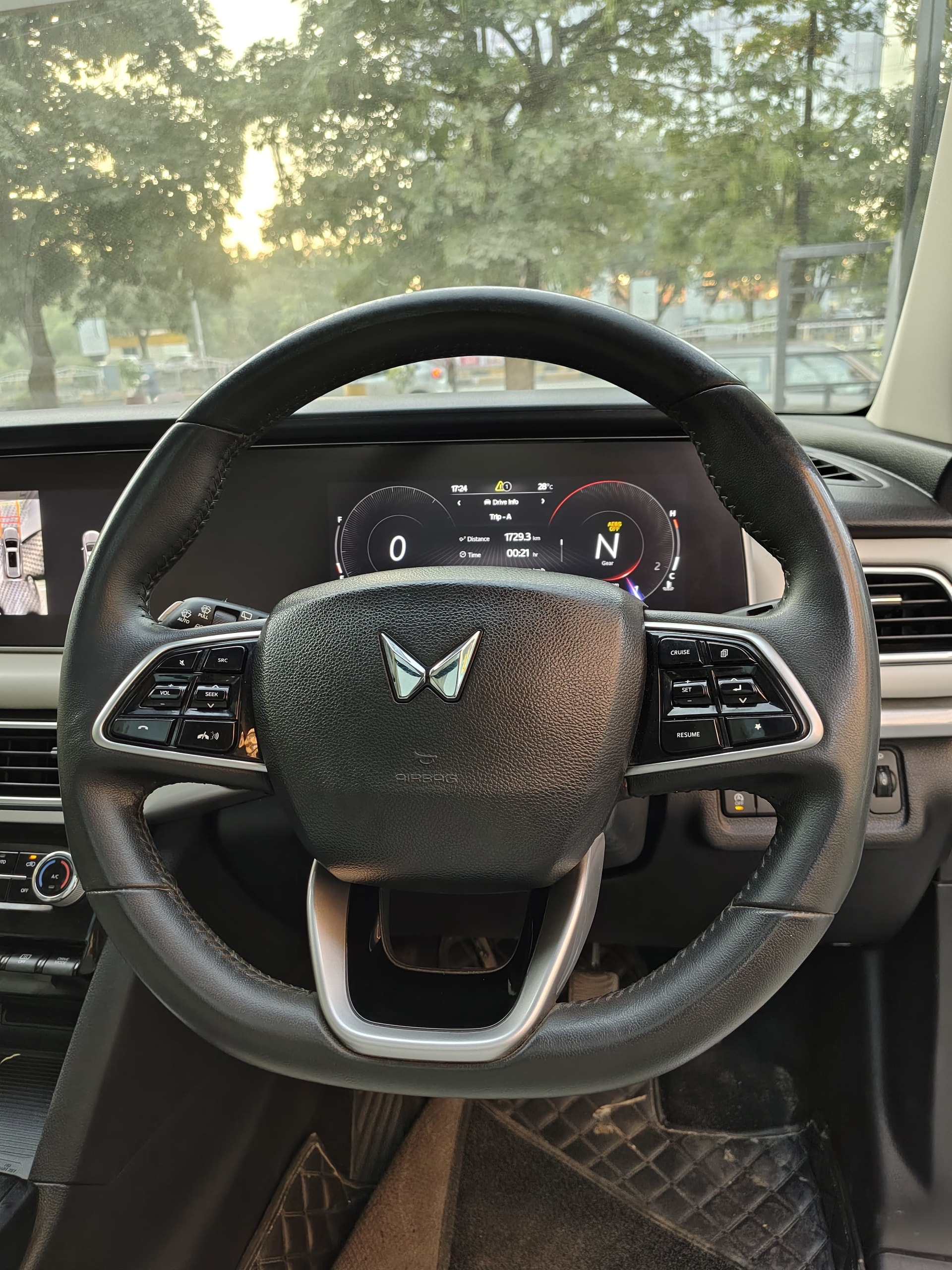 Used 2022 Mahindra XUV700 Used 2022 Mahindra XUV700