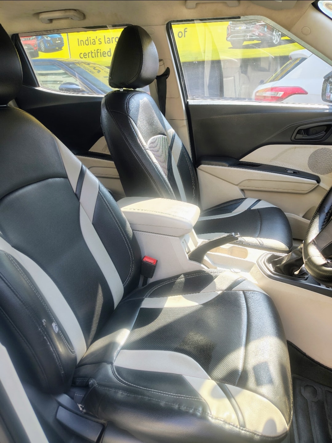 Used 2022 Mahindra XUV300 Used 2022 Mahindra XUV300