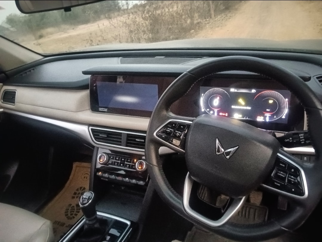 XUV700 image 12 XUV700 image 12